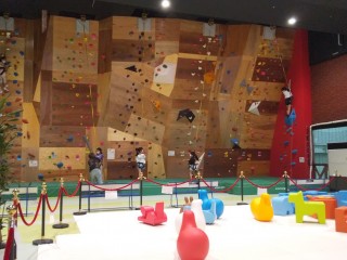 靴下履いてね！クライミングにチャレンジ☆